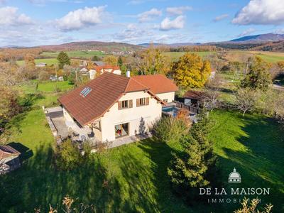 Maison - 215 m² - 6 pièces