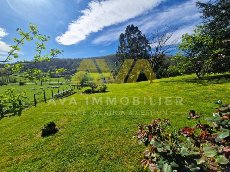 Maison - 300 m² - 9 pièces