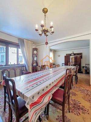 Maison - 213 m² - 9 pièces