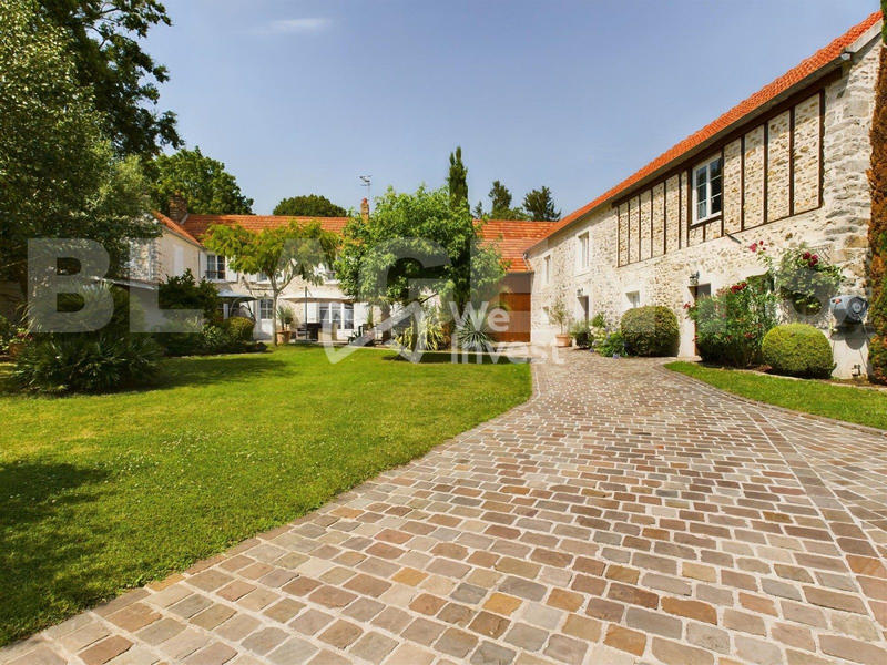 Maison - 294 m² - 9 pièces