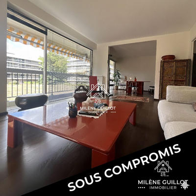 Appartement - 90 m² - 4 pièces