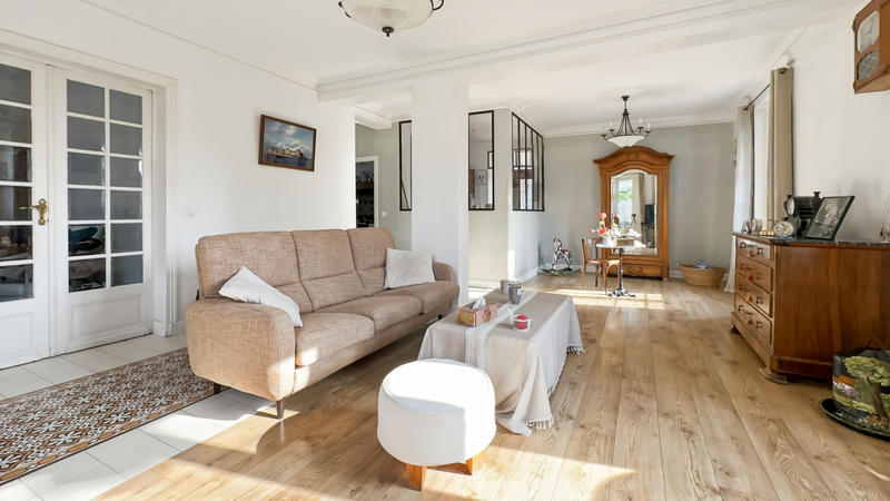 Maison - 212 m² - 10 pièces