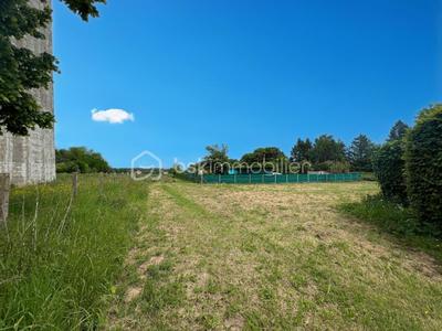 Terrain constructible - 979 m²
