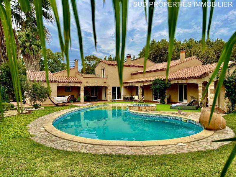 Propriété - 297 m² - 7 pièces