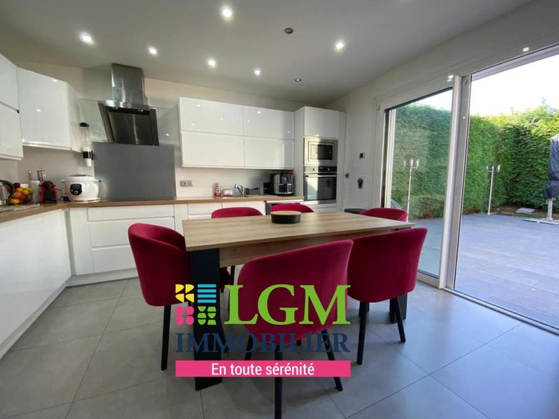 Maison - 220 m² - 6 pièces