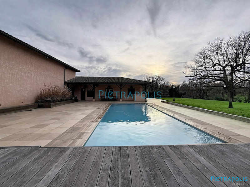 Maison ancienne - 350 m² - 13 pièces