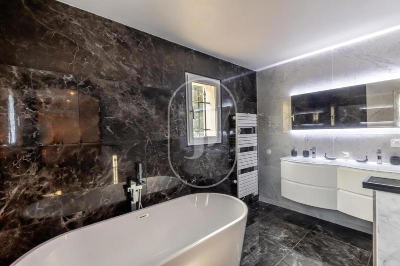 Villa - 150 m² - 8 pièces