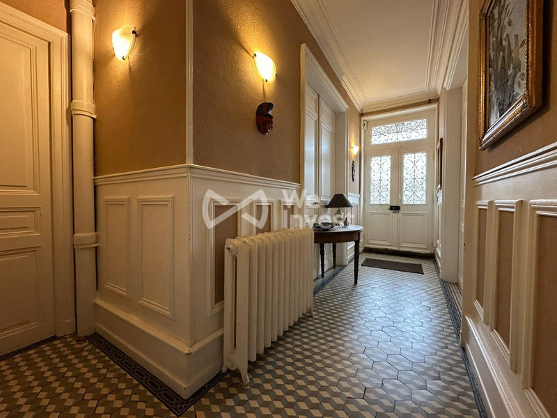 Maison - 247 m² - 10 pièces