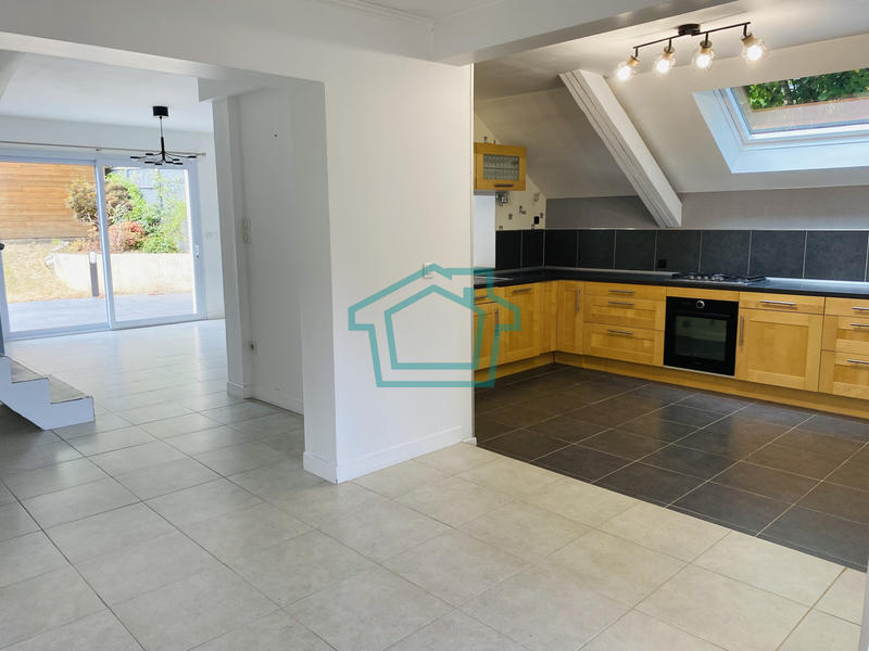 Maison - 90 m² - 5 pièces