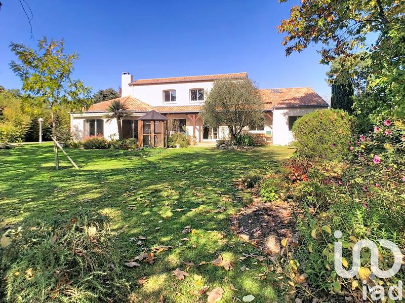 Maison - 202 m² - 8 pièces