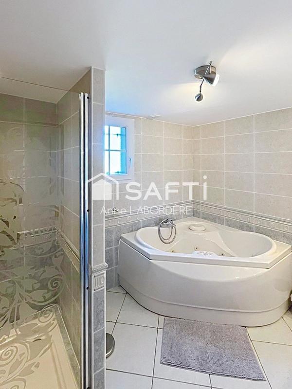 Maison - 208 m² - 8 pièces