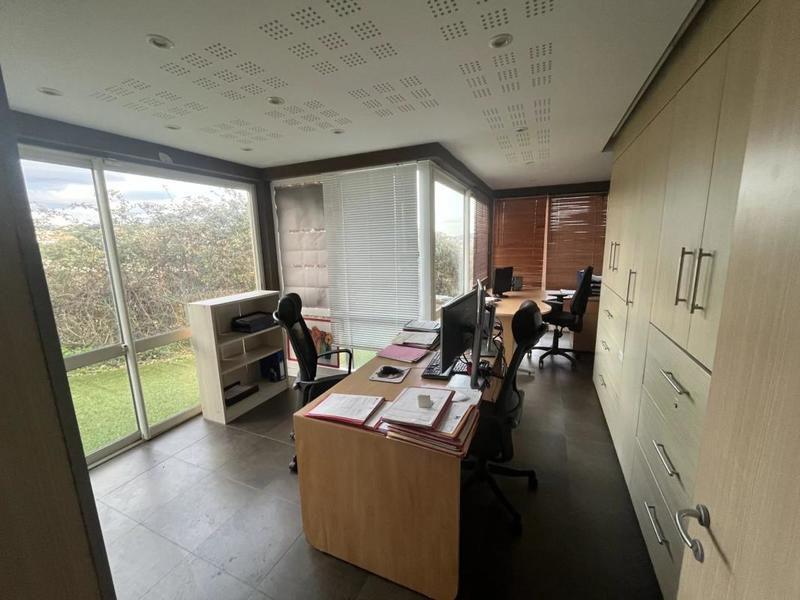 Bureau - 143 m²