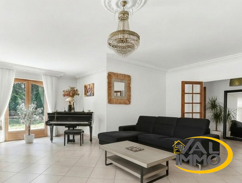 Maison - 360 m² - 10 pièces