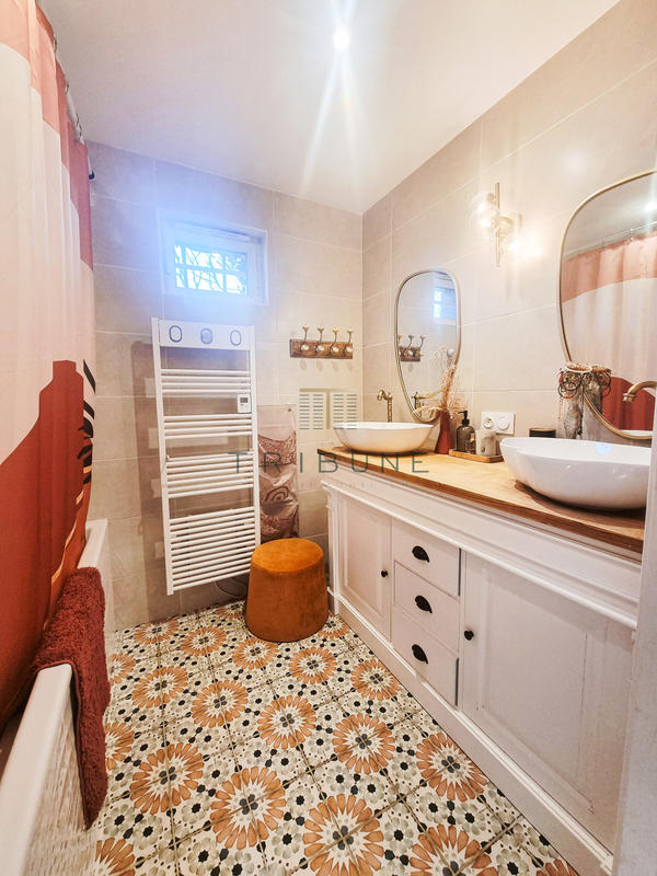 Maison - 210 m² - 6 pièces