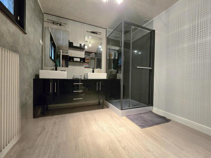 Maison - 170 m² - 8 pièces