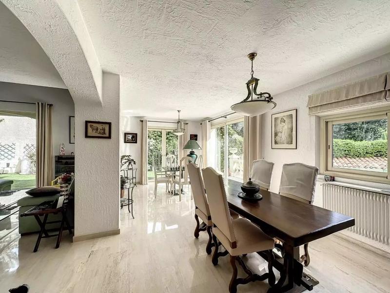 Villa - 320 m² - 10 pièces