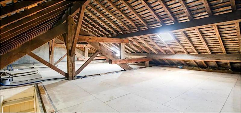 Maison - 220 m² - 9 pièces