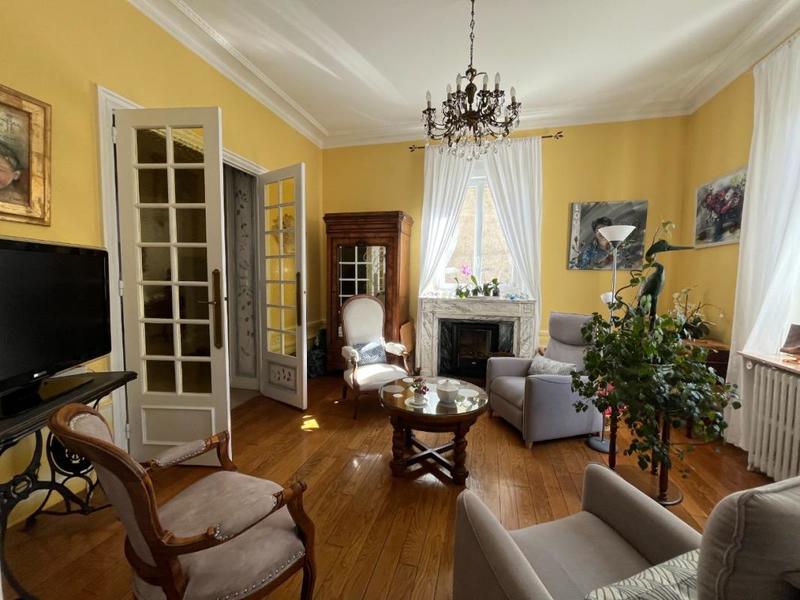 Maison - 263 m² - 10 pièces