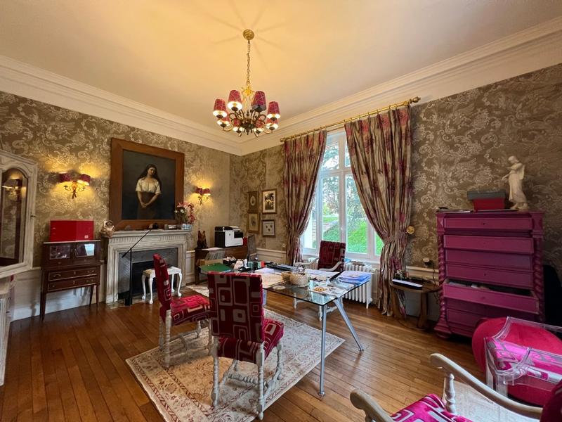 Manoir - 2 500 m² - 32 pièces