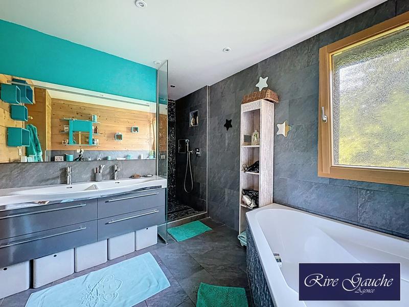 Maison - 345 m² - 7 pièces