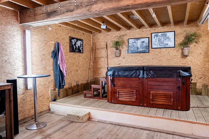 Maison - 240 m² - 6 pièces