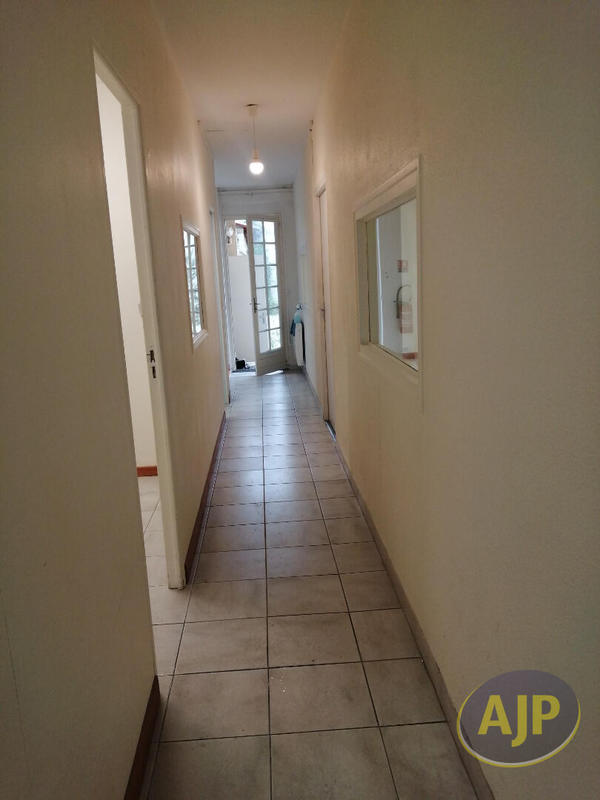 Local commercial - 99 m²