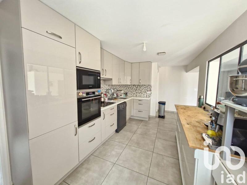 Maison - 218 m² - 8 pièces