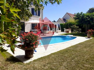 Maison - 180 m² - 8 pièces