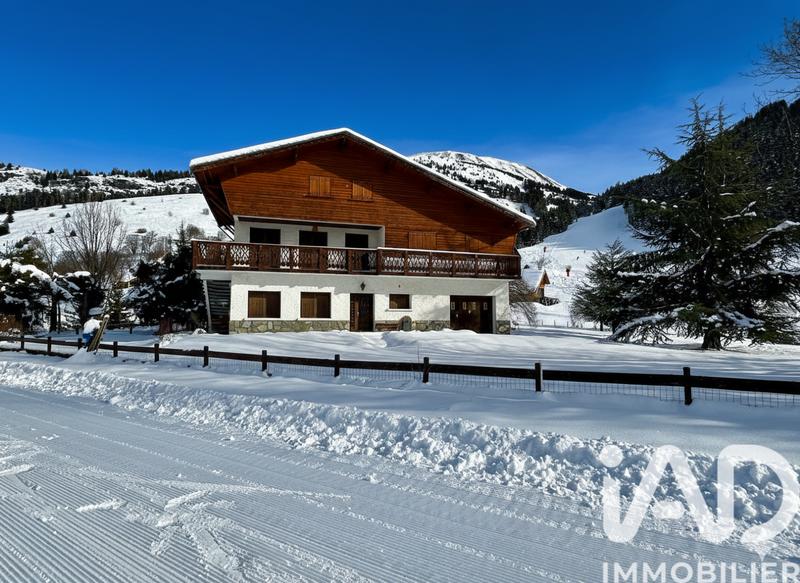 Châlet - 227 m² - 8 pièces