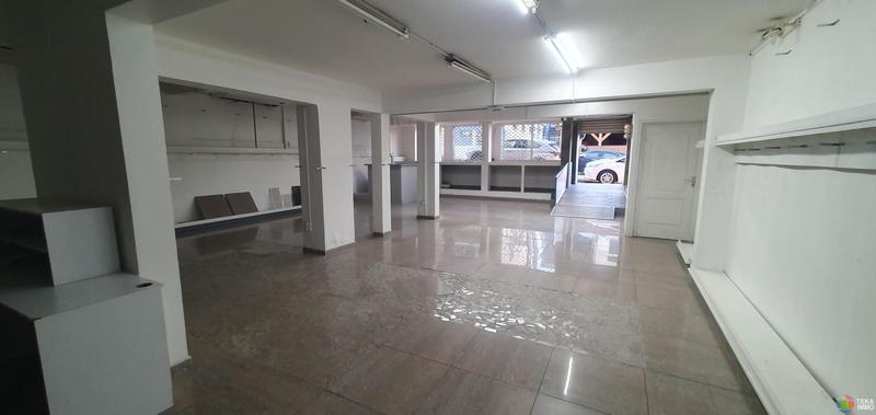 Local commercial - 133 m² - 1 pièce