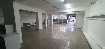 Local commercial - 133 m² - 1 pièce