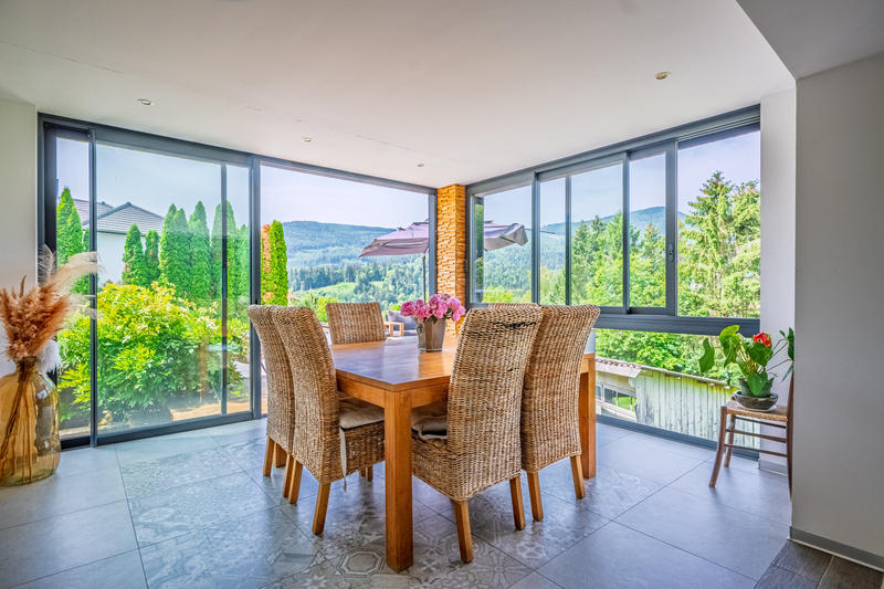 Maison - 250 m² - 7 pièces