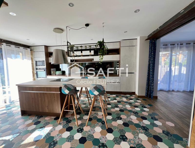 Maison - 215 m² - 9 pièces