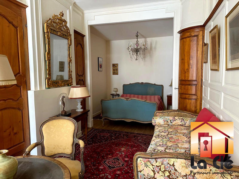 Maison - 410 m² - 10 pièces