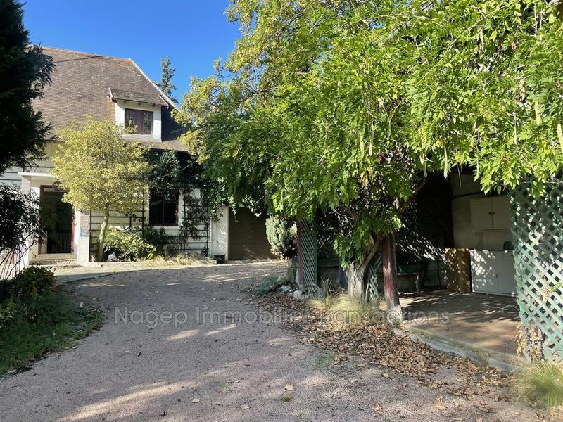 Propriété - 206 m² - 9 pièces