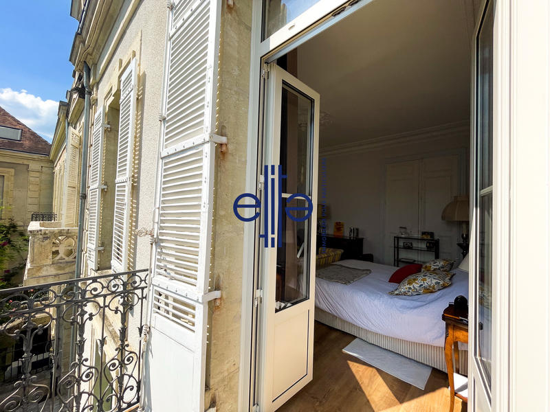 Maison - 278 m² - 10 pièces