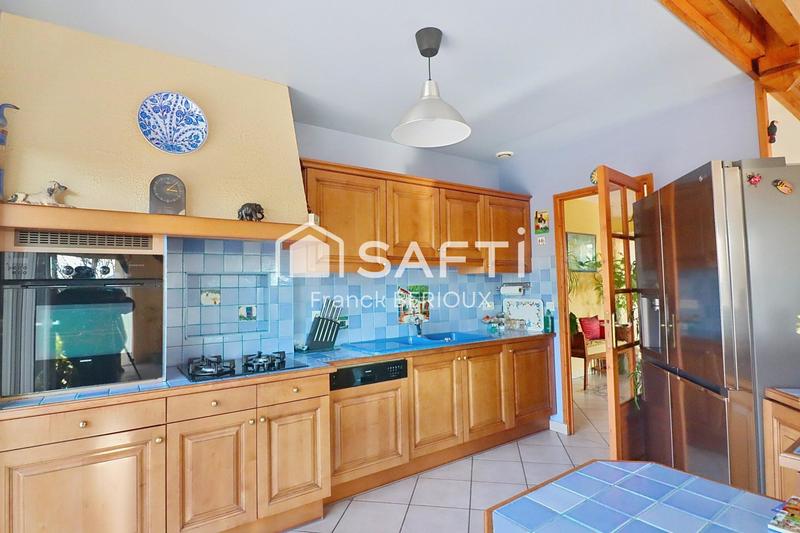 Maison - 220 m² - 9 pièces