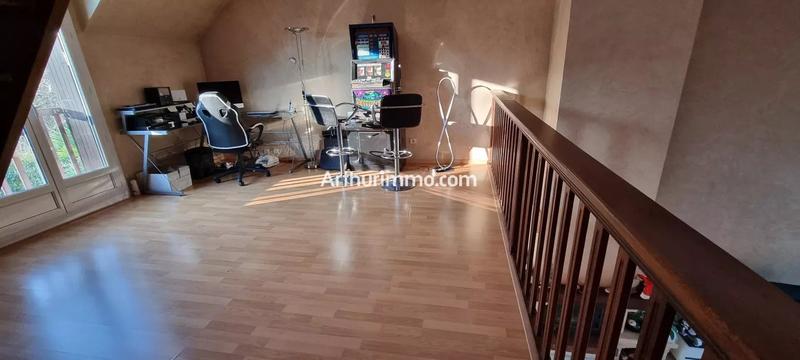 Maison - 180 m² - 8 pièces