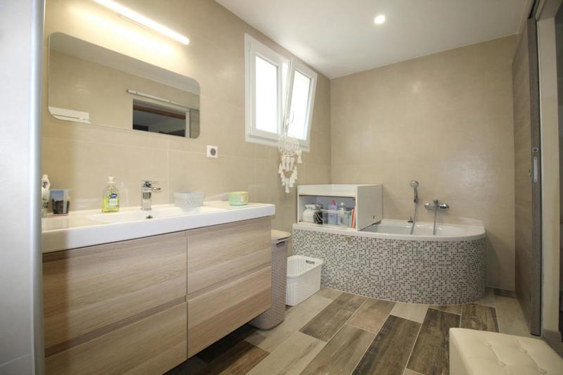 Maison - 192 m² - 5 pièces