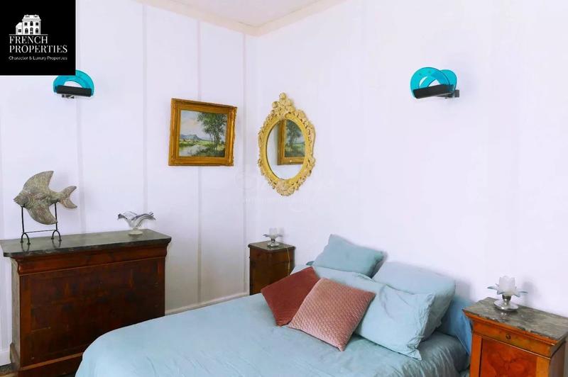 Maison - 300 m² - 11 pièces