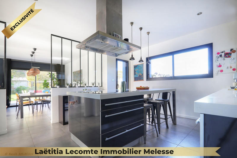 Maison - 213 m² - 9 pièces