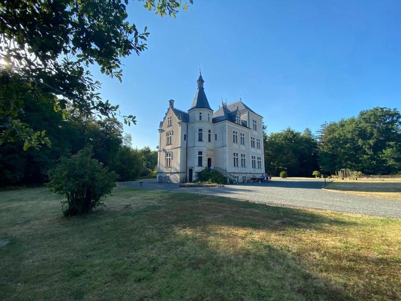 Manoir - 1 000 m² - 22 pièces