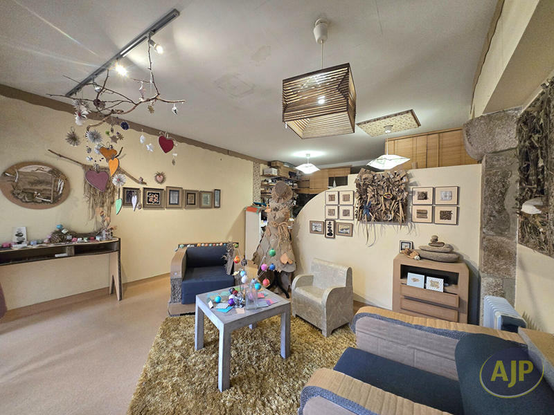 Immeuble - 32 m² - 7 pièces