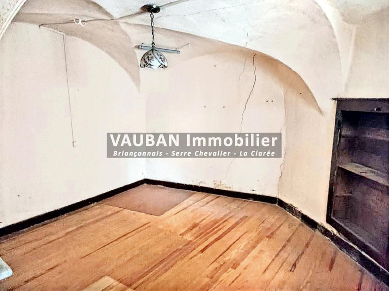 Maison - 380 m² - 3 pièces