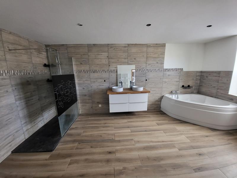 Maison - 253 m² - 7 pièces