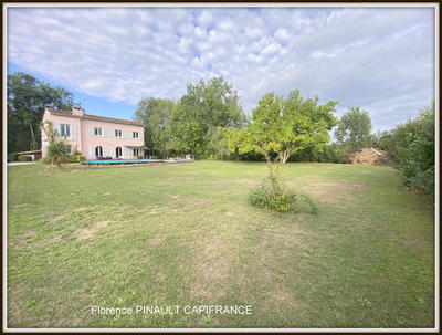 Maison - 219 m² - 8 pièces