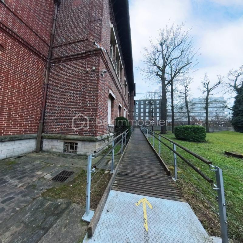 Immeuble - 1 665 m² - 33 pièces