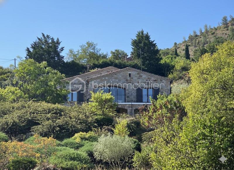 Maison traditionnelle - 163 m² - 6 pièces