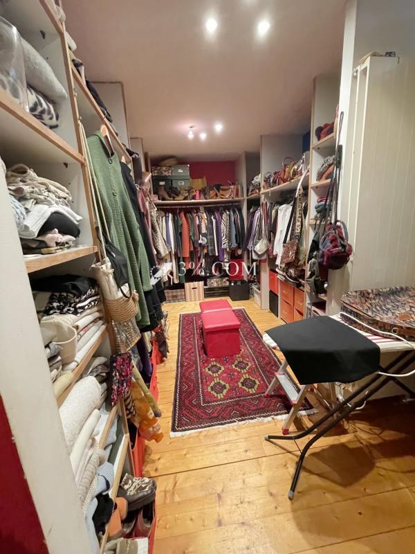 Maison - 235 m² - 6 pièces