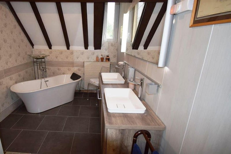 Maison - 253 m² - 8 pièces